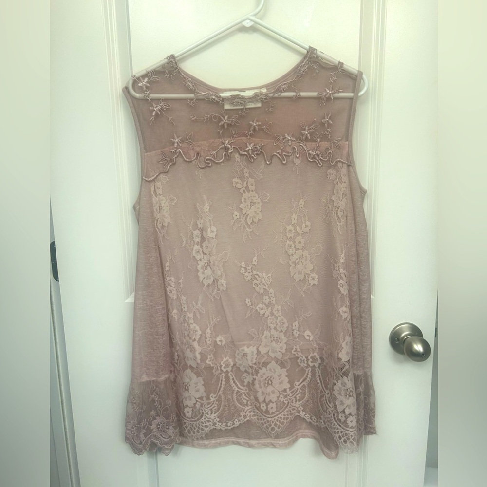 Cute lace sleeveless top size L